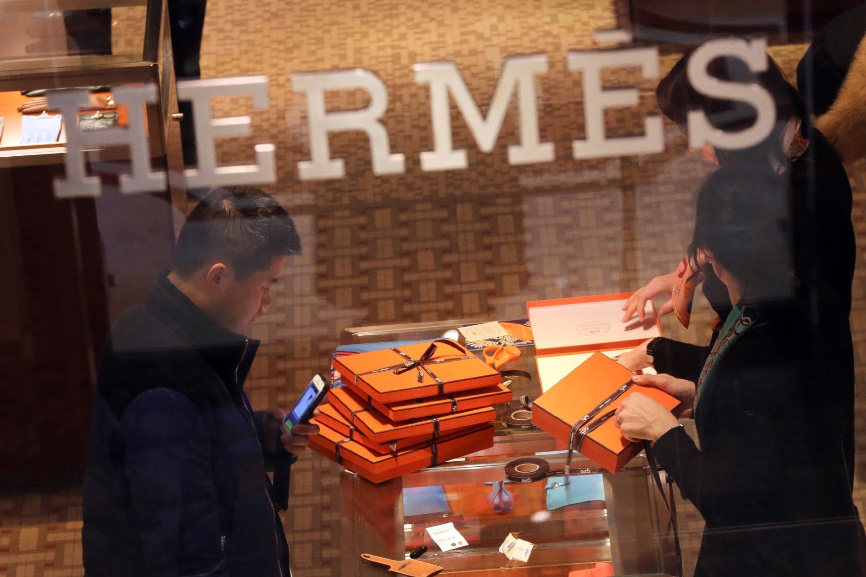 Hermès sắp soán ngôi Louis Vuitton, trở thành hãng xa xỉ nhất