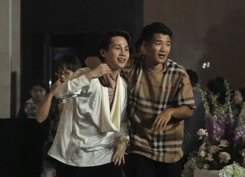 Jack, Hòa Minzy hát trong tiệc cưới Quang Hải