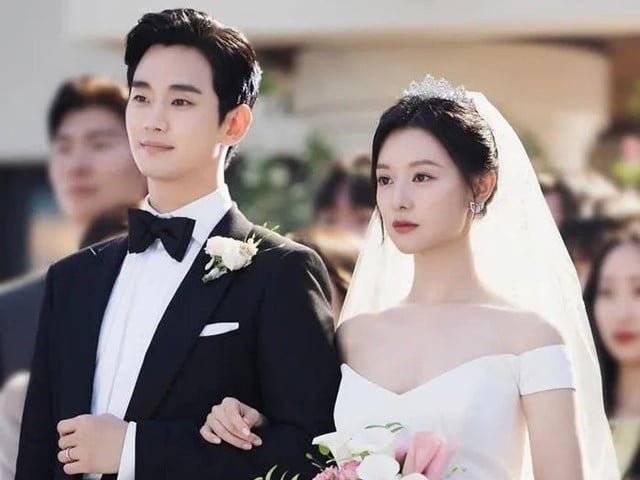 Nữ Hoàng Nước Mắt đã kết thúc viên mãn, còn Kim Ji Won – Kim Soo Hyun đến khi nào mới công khai?