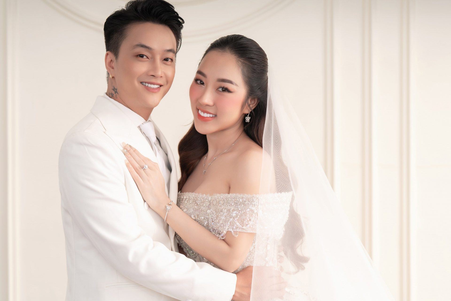 Titi (HKT) kết hôn