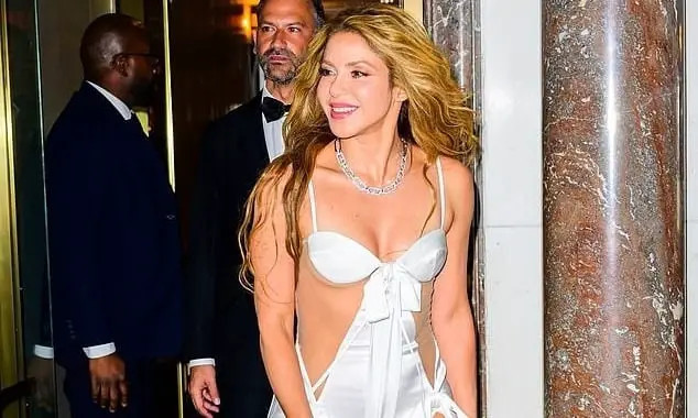 Shakira nóng bỏng dự tiệc hậu Met Gala