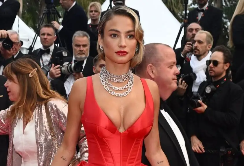 Váy xẻ sâu phủ sóng thảm đỏ Liên hoan phim Cannes 2024
