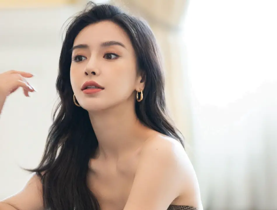 Angelababy bị làm mờ mặt, hết đường về showbiz