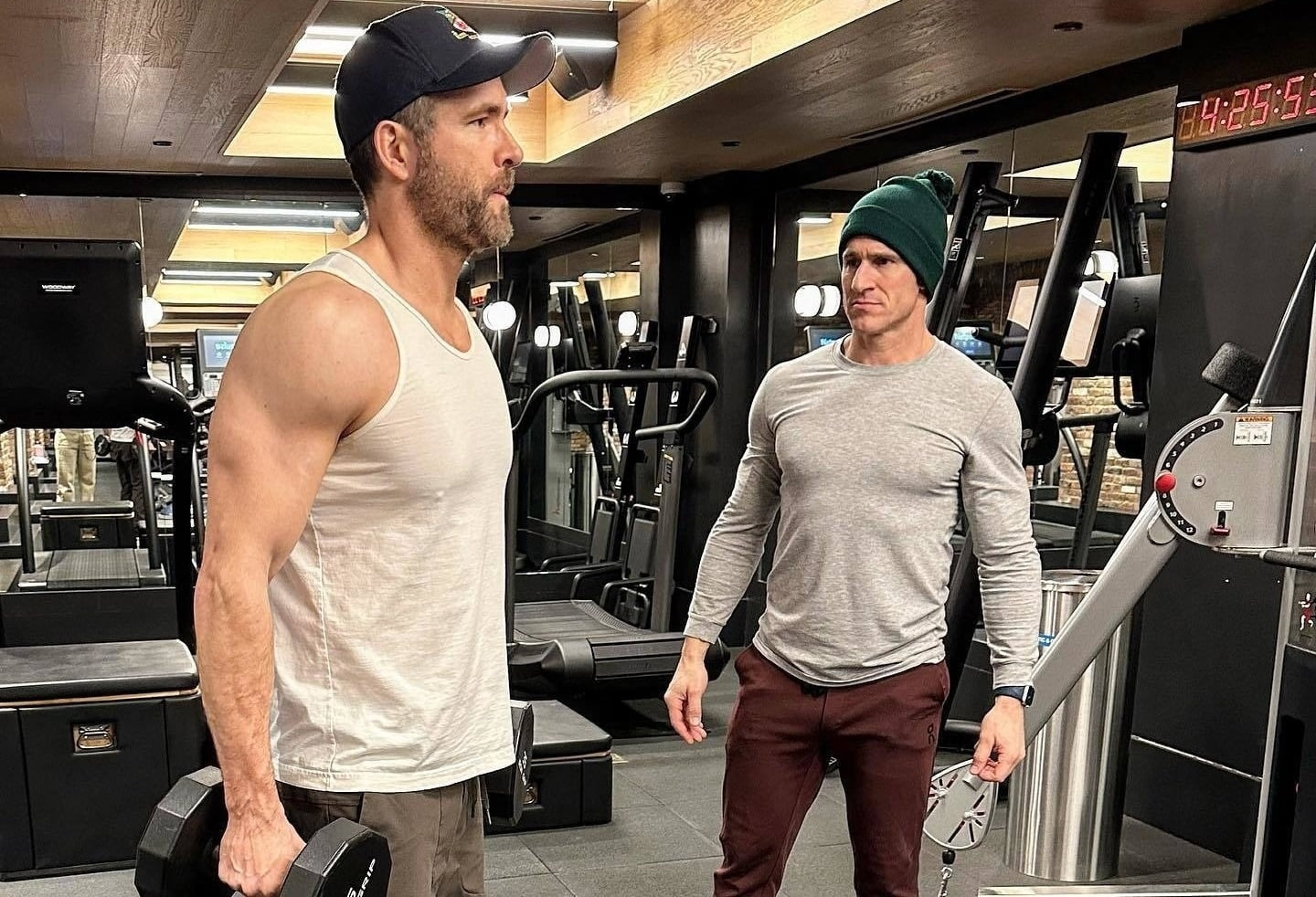 Ryan Reynolds không muốn cơ bắp quá vạm vỡ